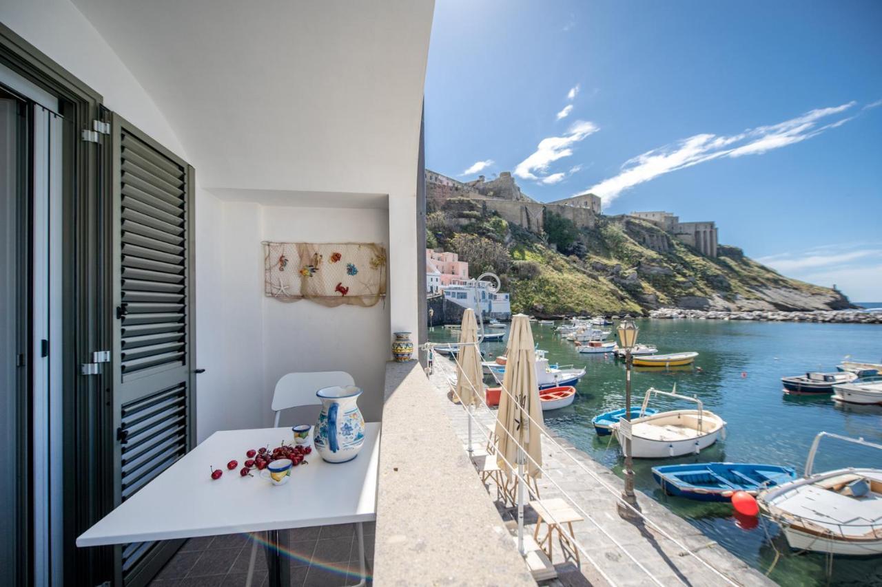 Vila Casa Cinzia In Marina Di Corricella Procida Exteriér fotografie